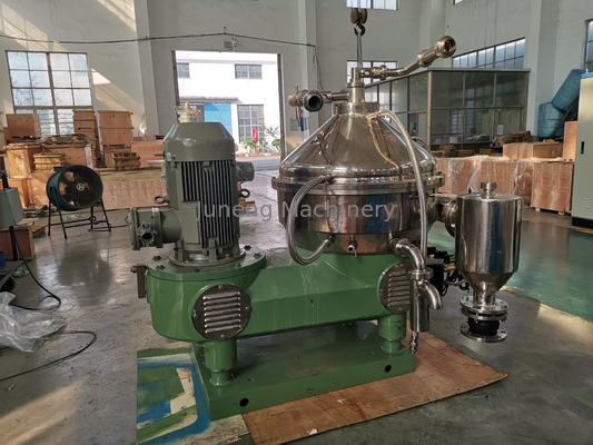 kaufen Automatische Trennzeichen des technischen Öls mit PLC Steuerung bearbeitetes 1000-10000L/H online manufacture